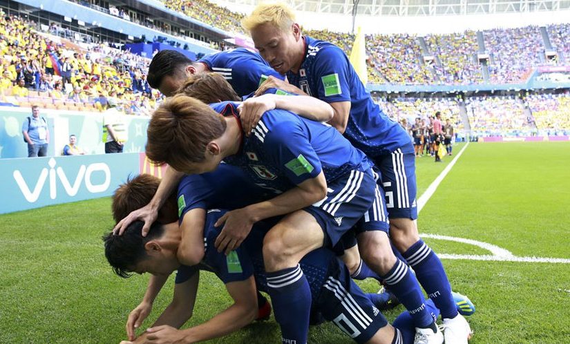 Fans Jepang Tuai Pujian Usai Pertandingan Karena Bersihkan Sampah